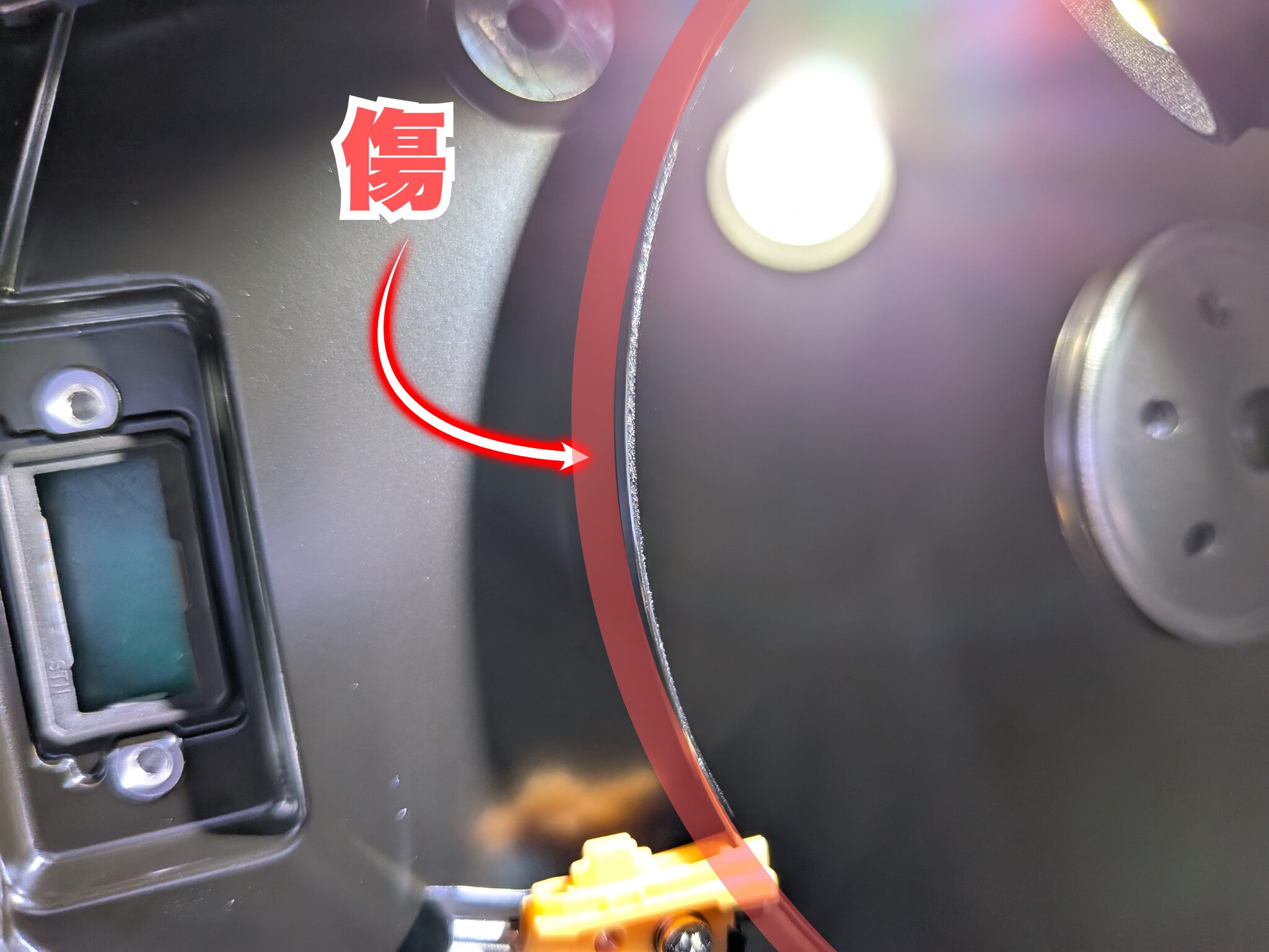 プラッター（データ記録面）の外周部分に接触痕のような汚れ