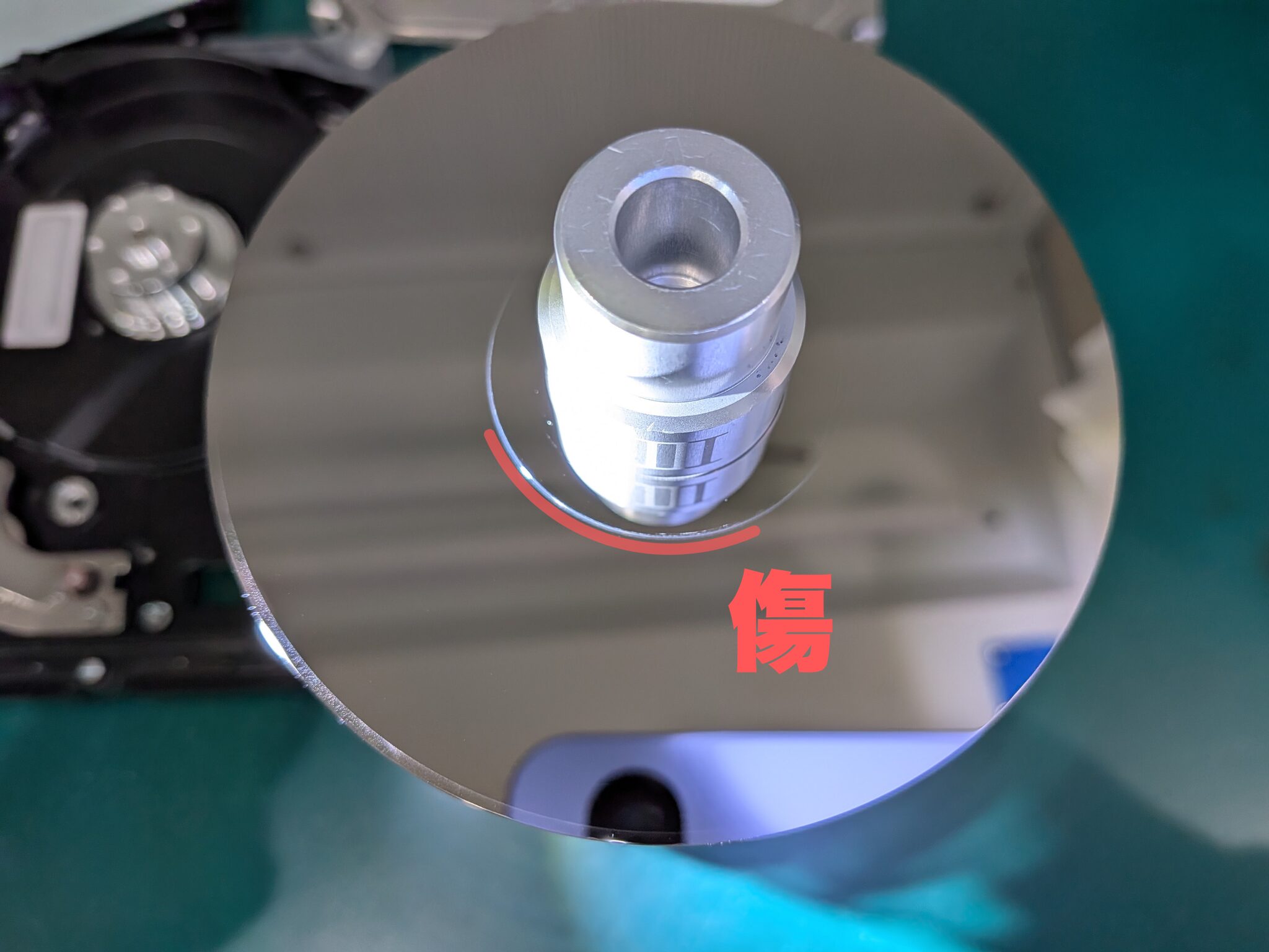 プラッター内周部に発生した円周状のスクラッチ