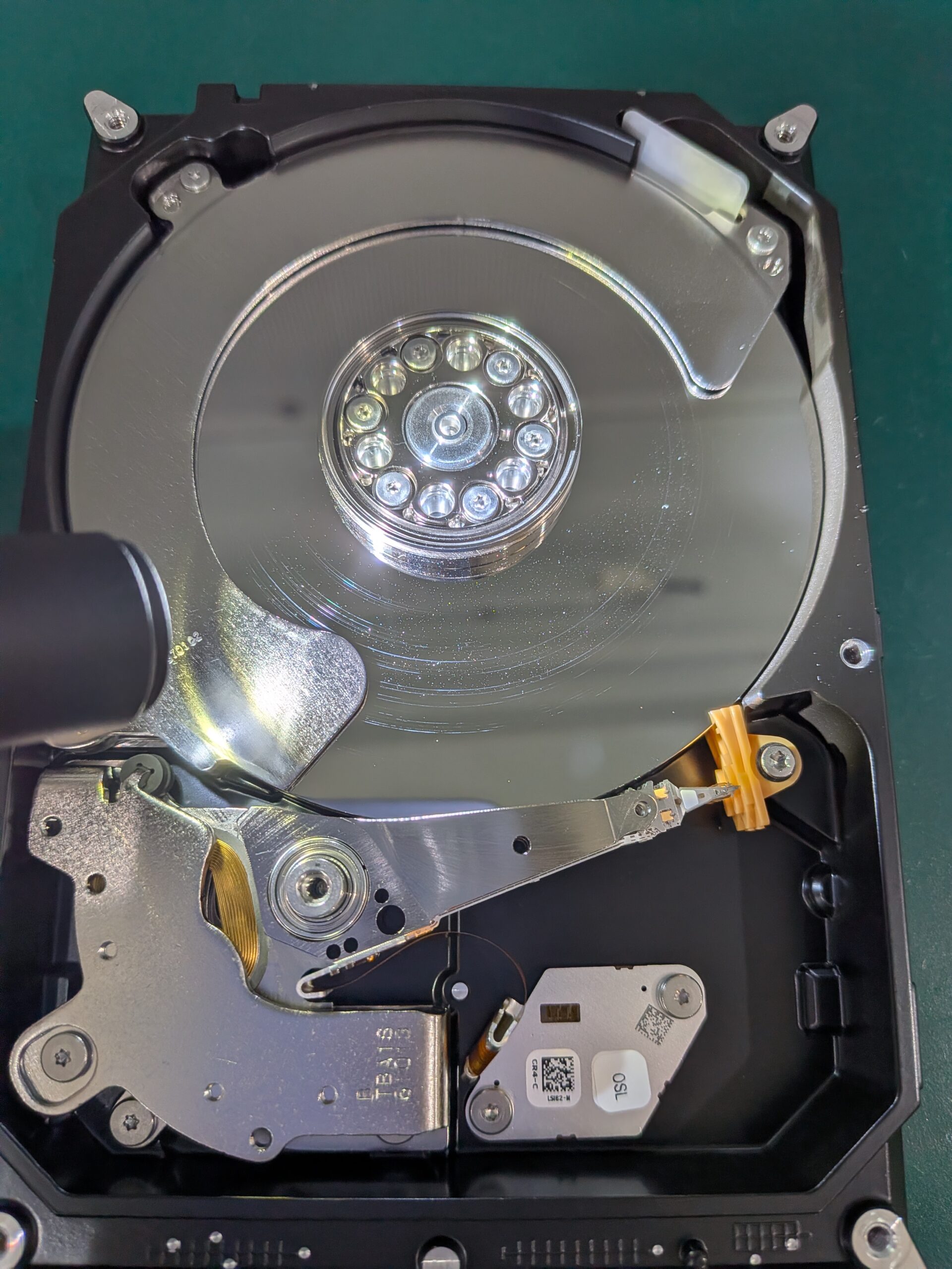 開封済みの状態で持ち込まれたHDD内部